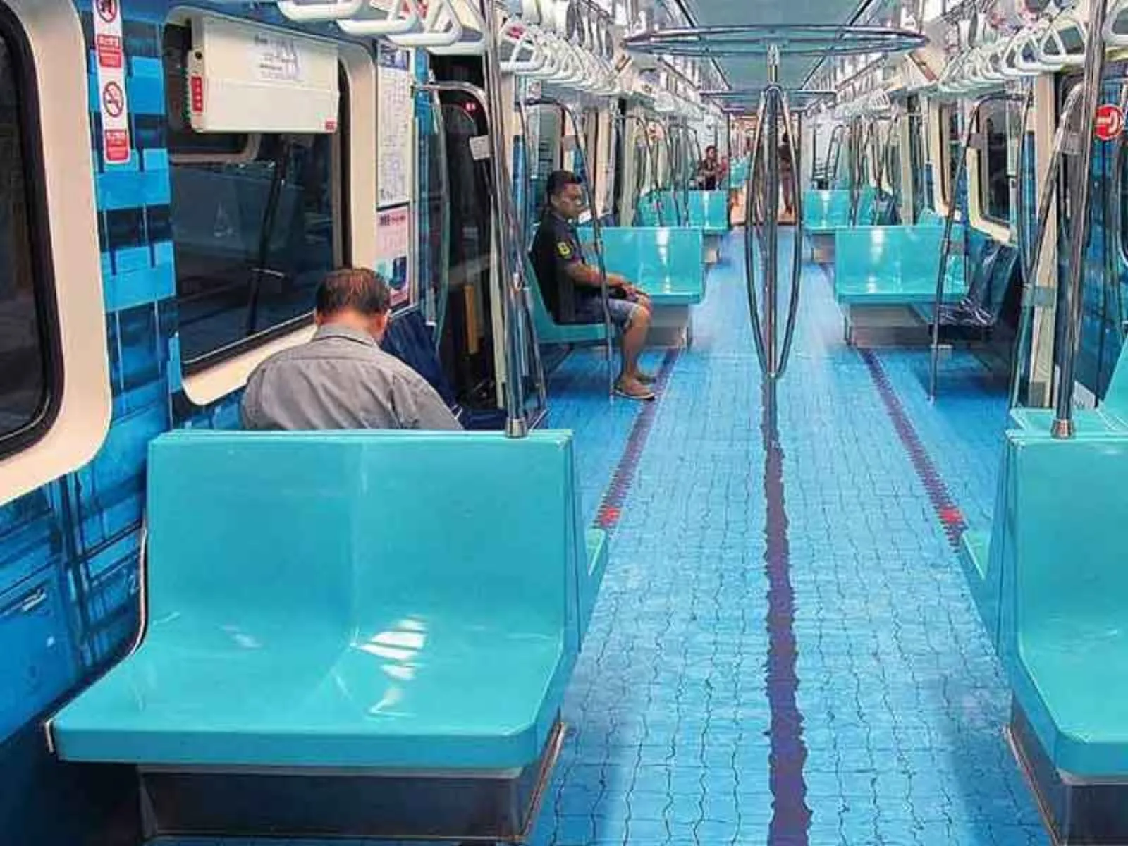 استخر شنا در مترو