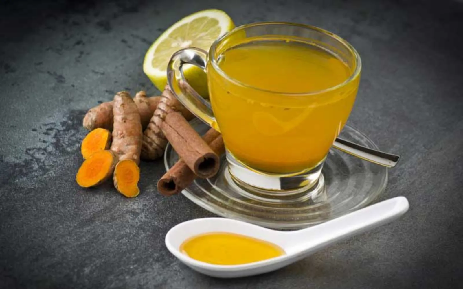دمنوش زردچوبه و زنجبیل