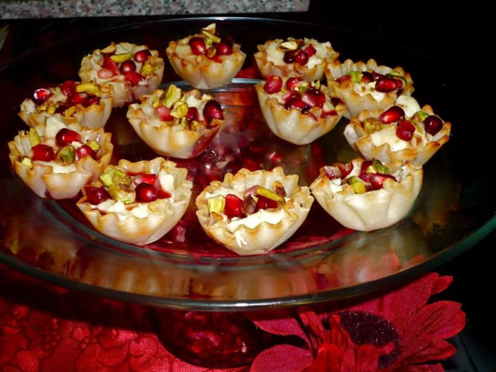 شب یلدا تزیین میوه انار