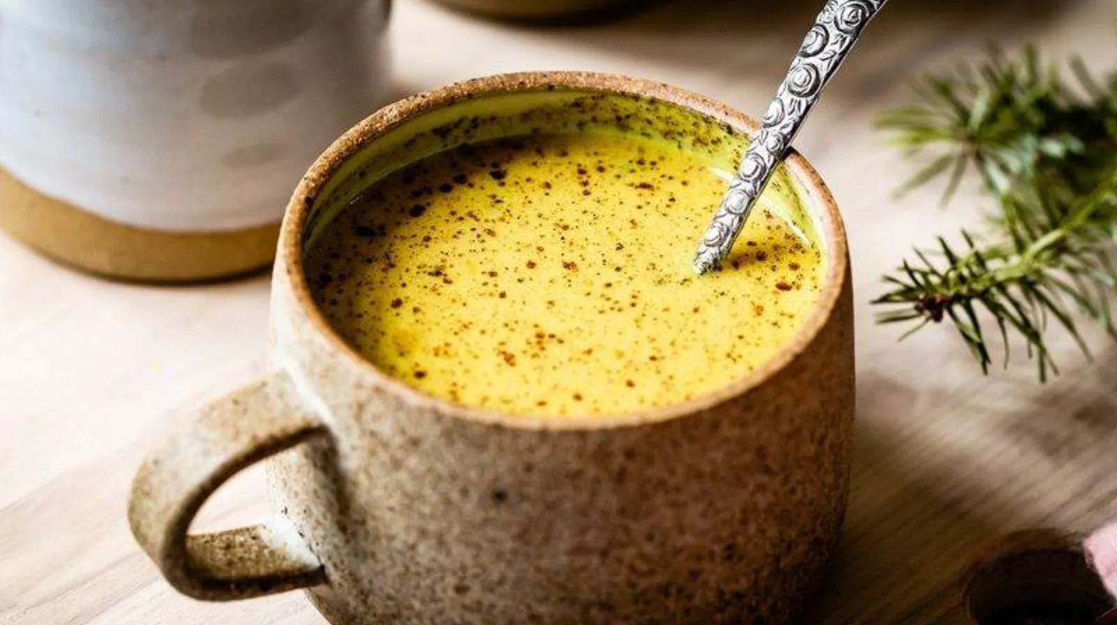 لاغري با شير و زردچوبه