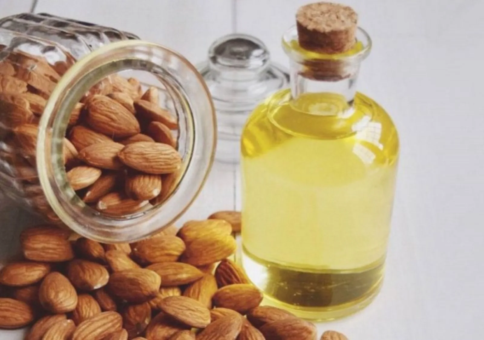 بزرگ شدن سینه با روغن بادام