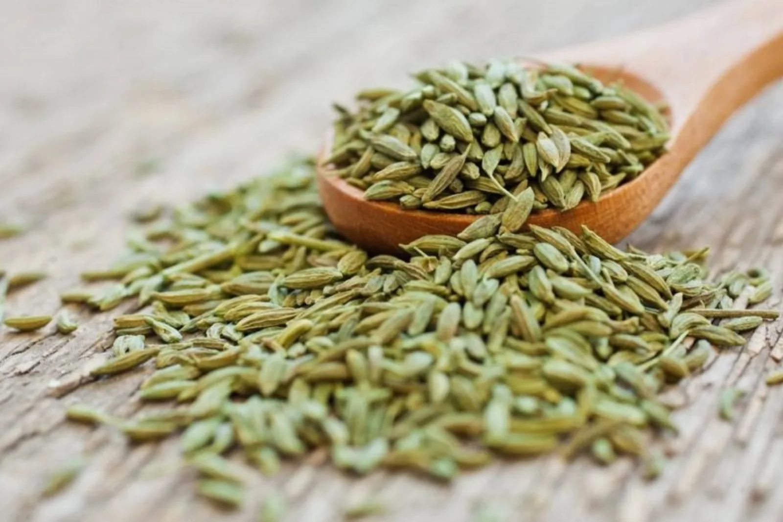 بزرگ شدن سینه با رازیانه