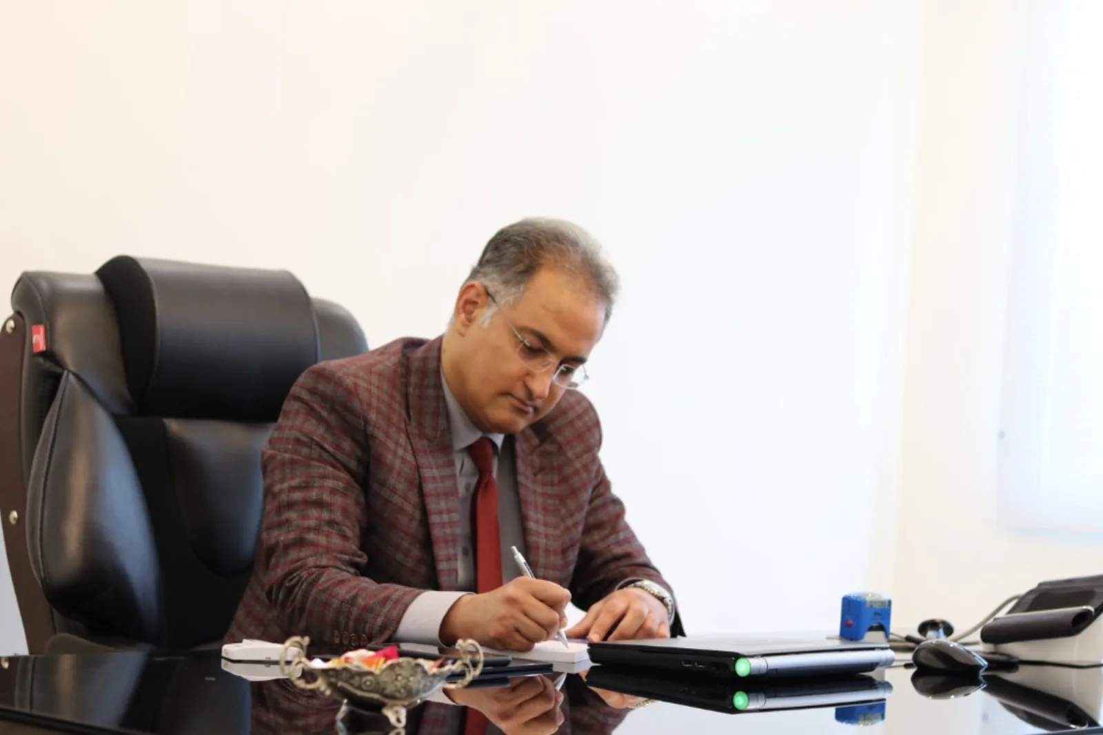 دکتر کامبیز پرآذران فوق تخصص قلب و عروق