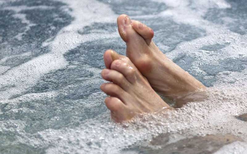 جراحی انگشت چکشی پا و عوارض آن