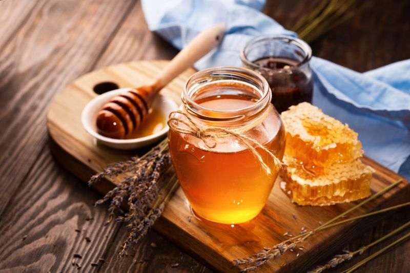 درمان شقاق سینه با عسل
